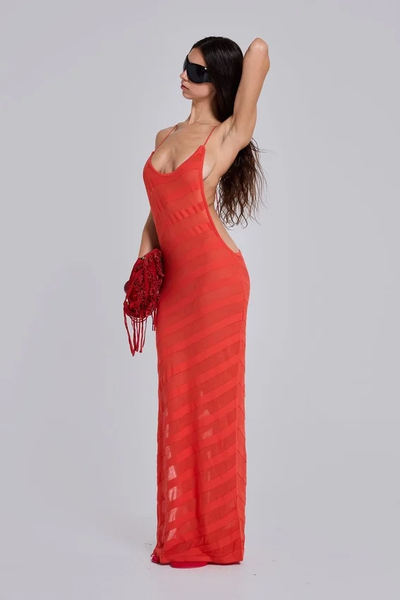 Noir-Strick-Maxikleid in Koralle