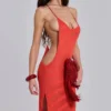 Noir-Strick-Maxikleid in Koralle