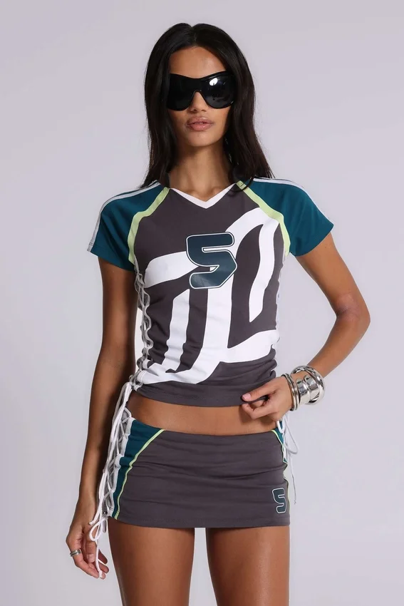 Nr. 5 Baby-T-Shirt „Football“ mit Schnürung