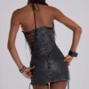 Odile – Schwarzes Minikleid aus Kunstleder mit Schnürung