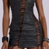 Odile – Schwarzes Minikleid aus Kunstleder mit Schnürung