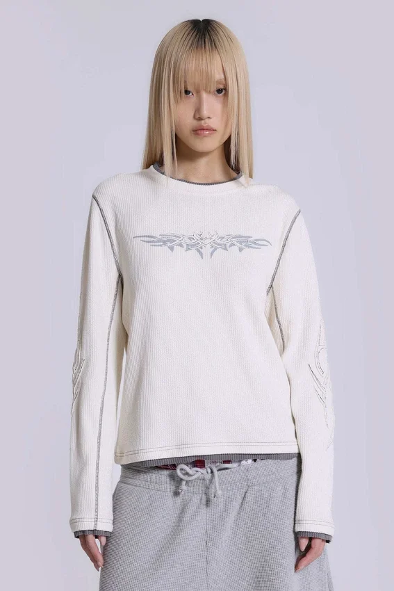 Off-White-T-Shirt mit Tattoo-Applikation