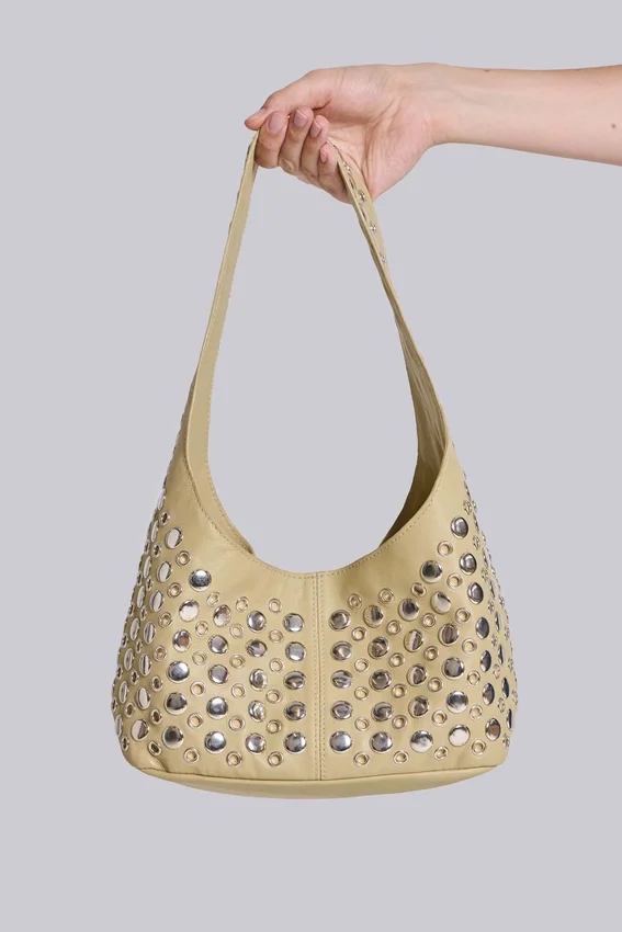 Osmium-Ledertasche mit Nieten in Creme