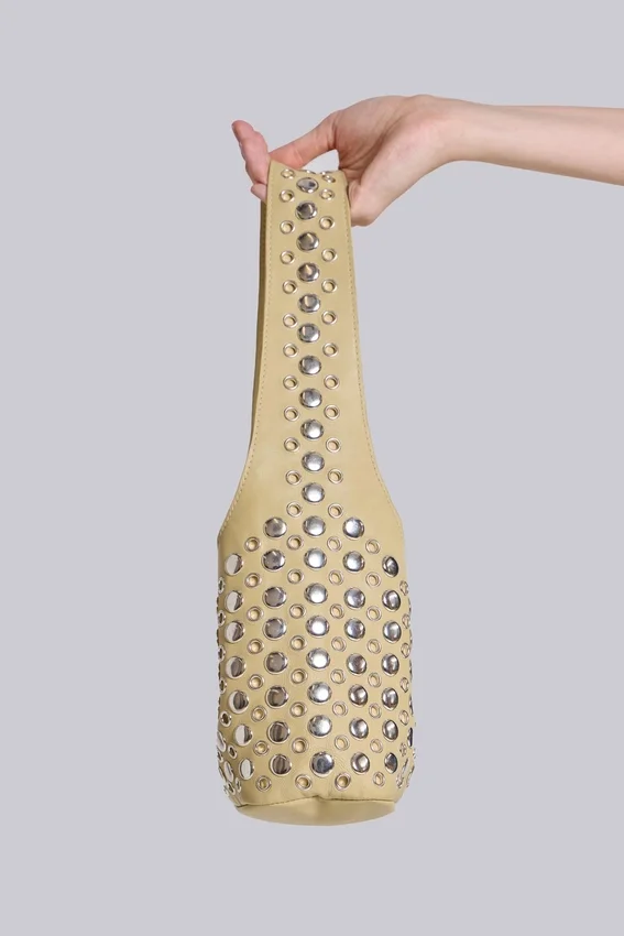 Osmium-Ledertasche mit Nieten in Creme