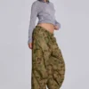 Parachute Pants im Enten-Camouflage-Look