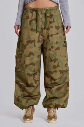 Parachute Pants im Enten-Camouflage-Look