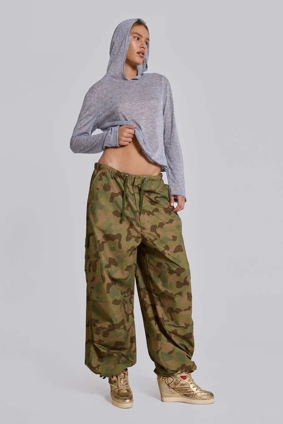 Parachute Pants im Enten-Camouflage-Look