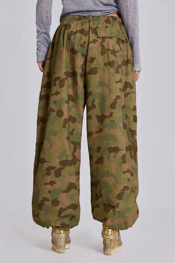 Parachute Pants im Enten-Camouflage-Look