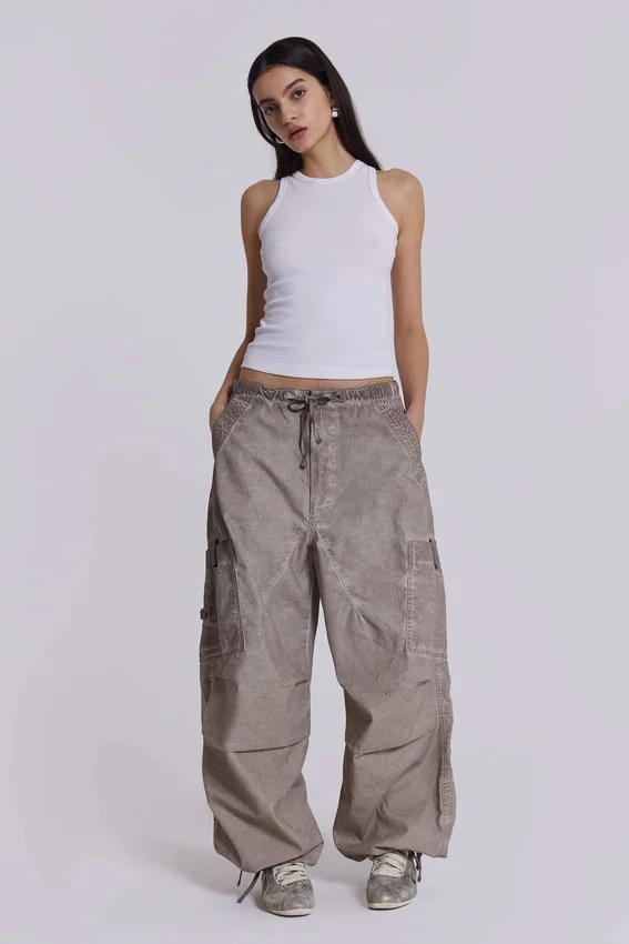 Parachute Pants in Stone-Oil-Waschung