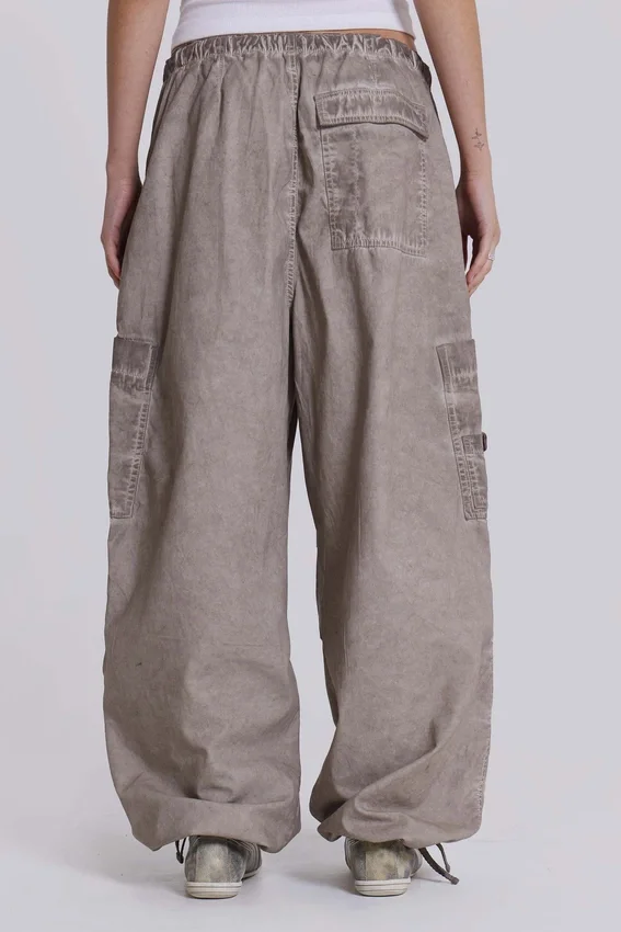 Parachute Pants in Stone-Oil-Waschung