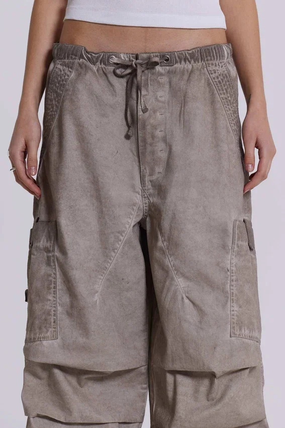 Parachute Pants in Stone-Oil-Waschung