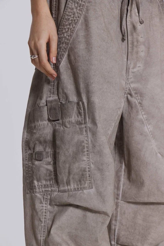 Parachute Pants in Stone-Oil-Waschung