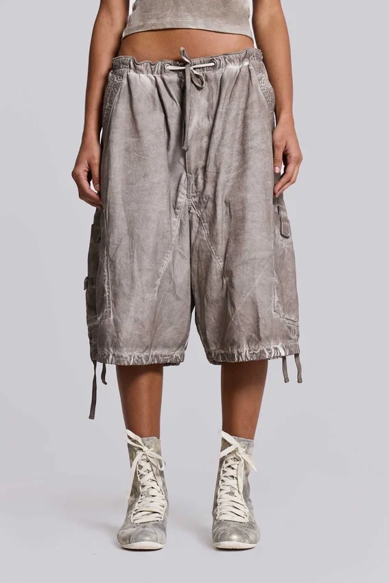 Parachute-Shorts in Stone-Oil-Wash