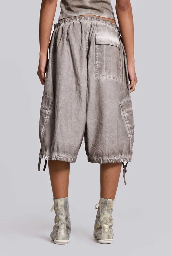 Parachute-Shorts in Stone-Oil-Wash