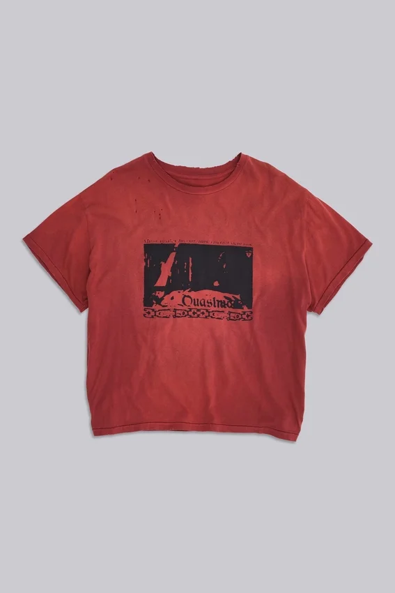 Quasi-rotes, kurzes T-Shirt