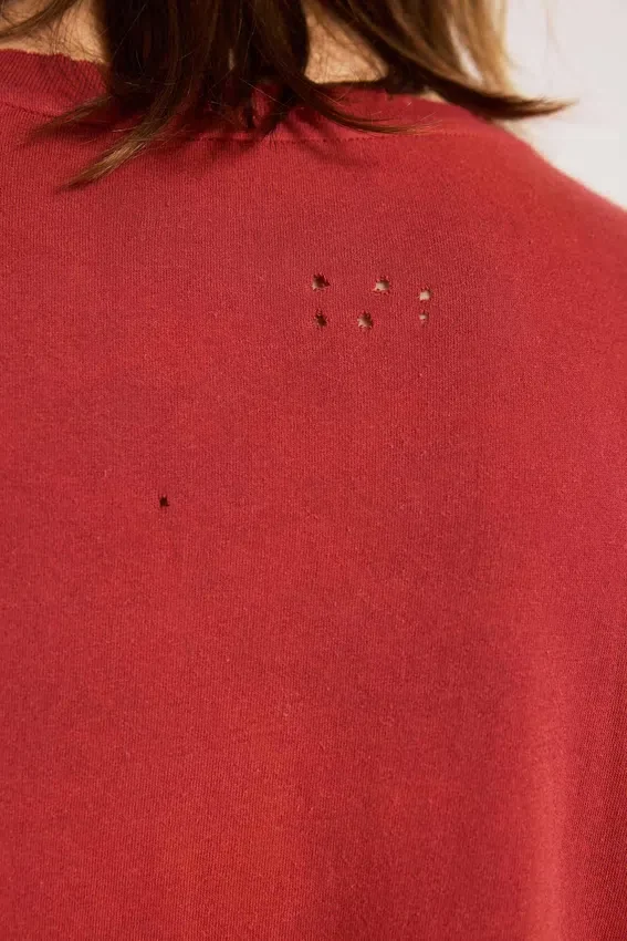 Quasi-rotes, kurzes T-Shirt