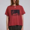 Quasi-rotes, kurzes T-Shirt