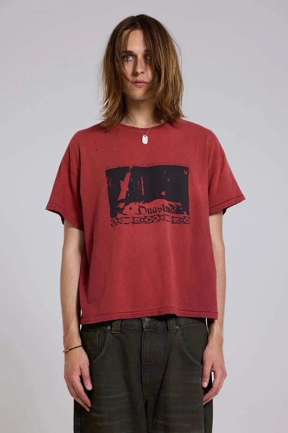 Quasi-rotes, kurzes T-Shirt