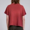 Quasi-rotes, kurzes T-Shirt