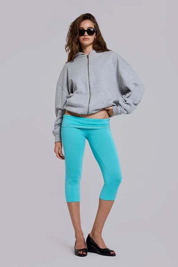 Quinn Capri-Hose aus Jersey mit Nieten in Türkis