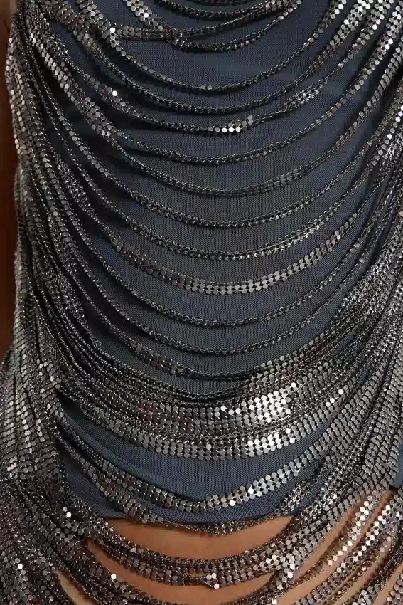 Rückenfreies Oberteil mit Bändern im Kettenhemd-Look