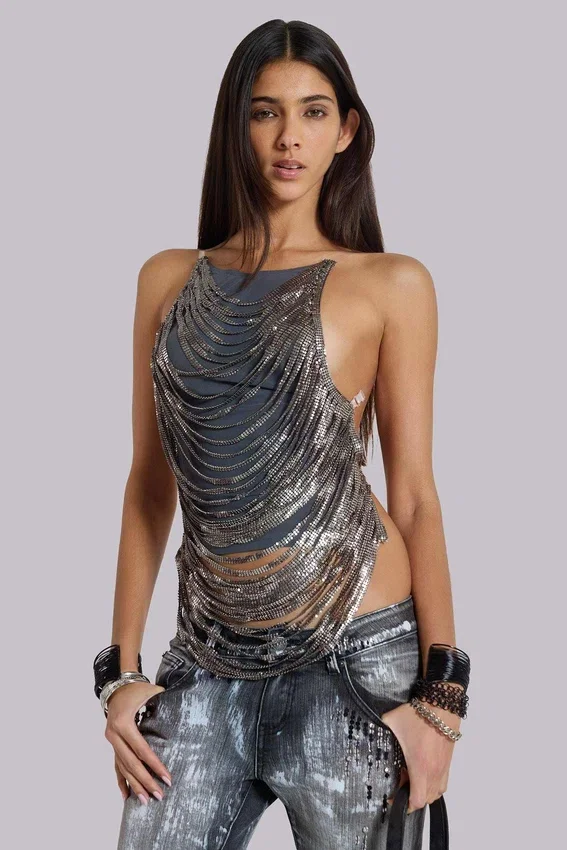 Rückenfreies Oberteil mit Bändern im Kettenhemd-Look