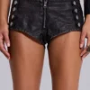 Rebel Military Mini-Shorts aus PU-Leder
