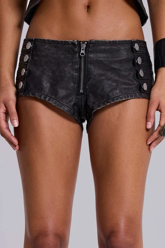 Rebel Military Mini-Shorts aus PU-Leder