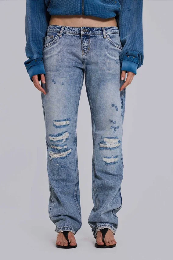 Rider-Jeans mit niedriger Leibhöhe und geradem Bein in heller Waschung