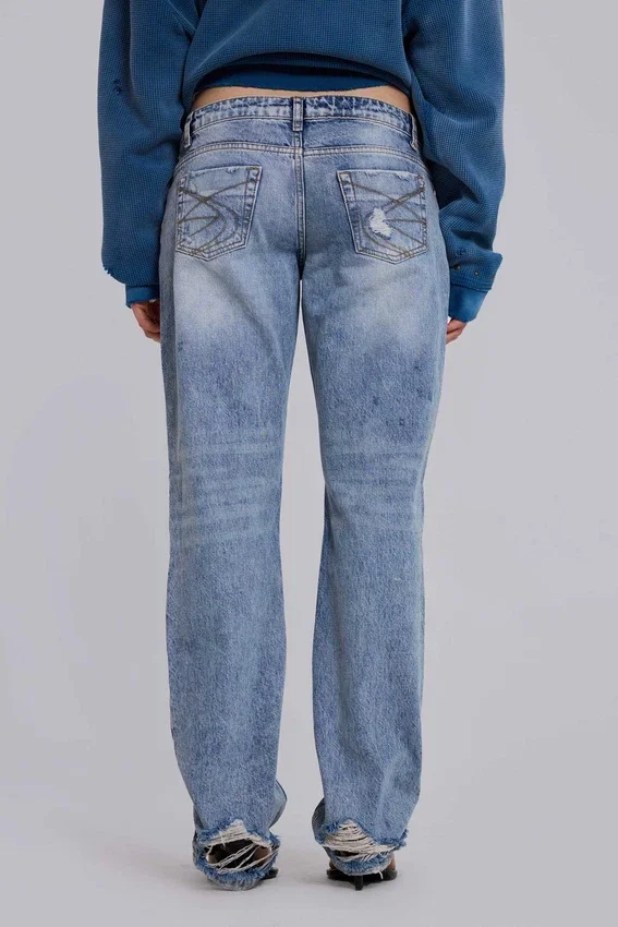 Rider-Jeans mit niedriger Leibhöhe und geradem Bein in heller Waschung