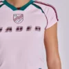 Rosa Nr. 13 Fußball-Baby-T-Shirt