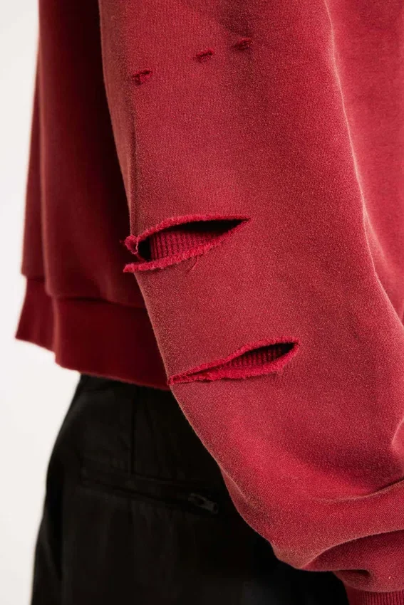 Roter, sonnenverblasster Hoodie mit Reißverschluss und Waffelpiqué-Futter