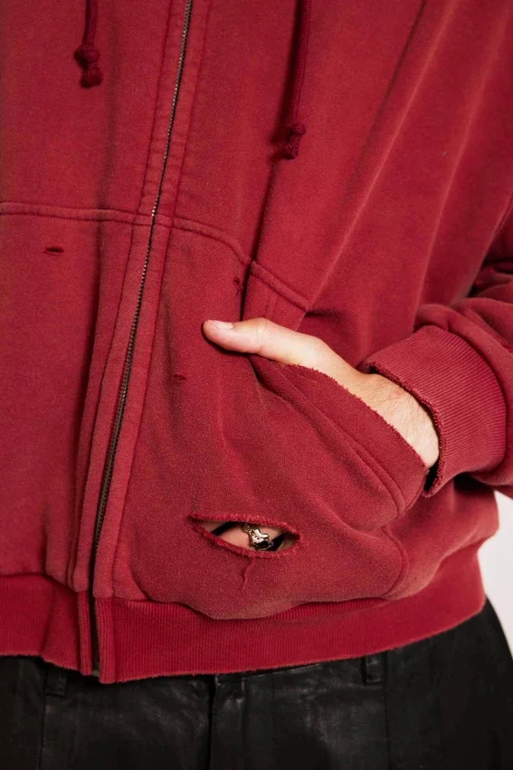 Roter, sonnenverblasster Hoodie mit Reißverschluss und Waffelpiqué-Futter