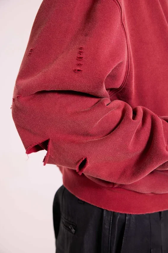 Roter, sonnenverblasster Hoodie mit Reißverschluss und Waffelpiqué-Futter