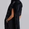 Saskia 2-in-1-Stola aus Kunstfell in Schwarz