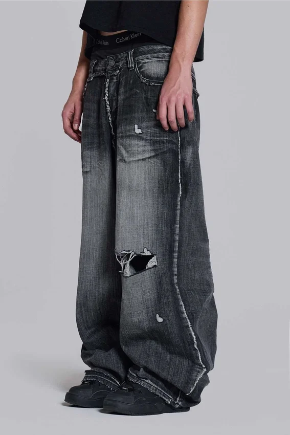Schwarze, abgenutzte XL Colossus Jeans