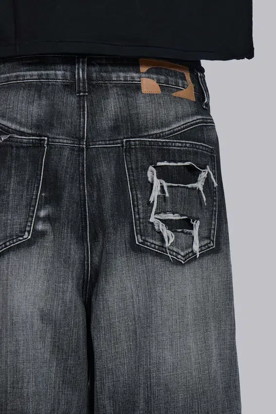 Schwarze, abgenutzte XL Colossus Jeans