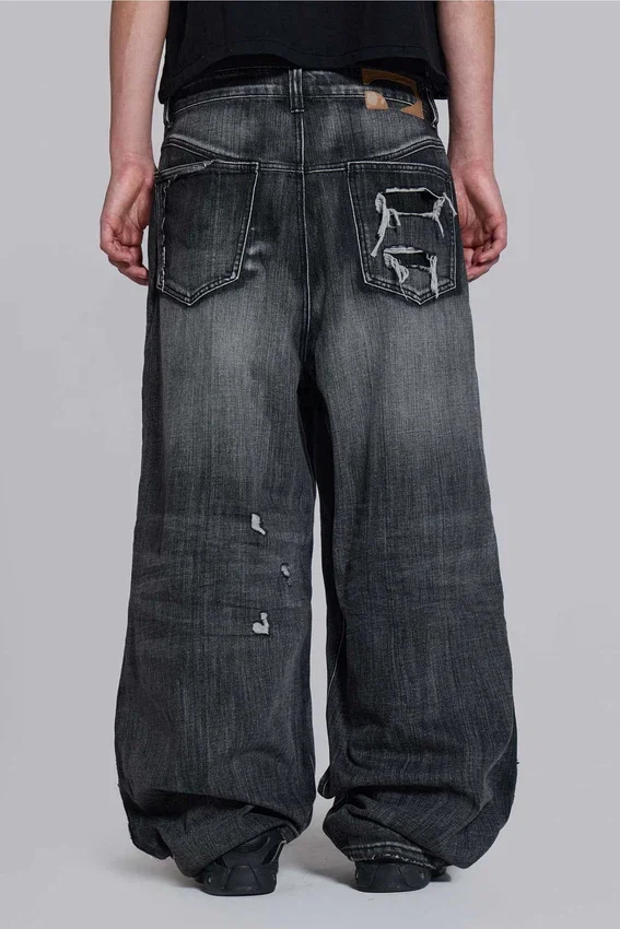 Schwarze, abgenutzte XL Colossus Jeans
