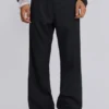 Schwarze Anzughose mit Bootcut und gestuftem Saum