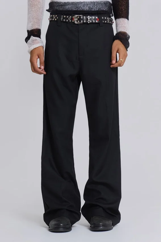 Schwarze Anzughose mit Bootcut und gestuftem Saum