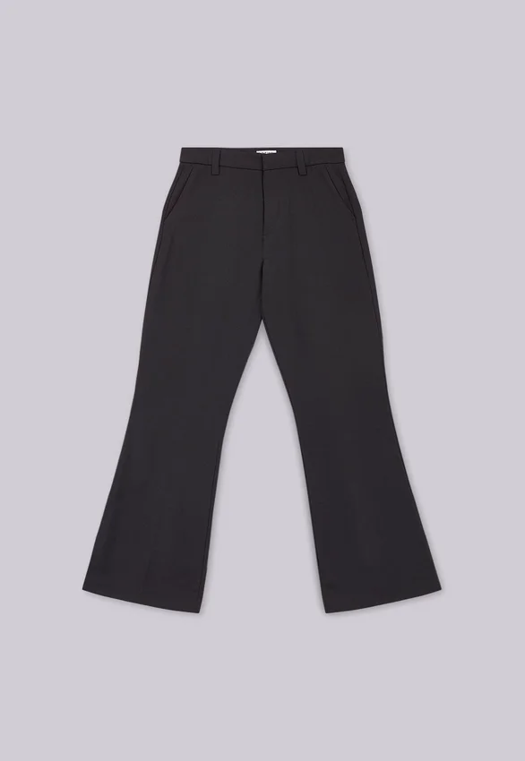 Schwarze Anzughose mit Bootcut und gestuftem Saum