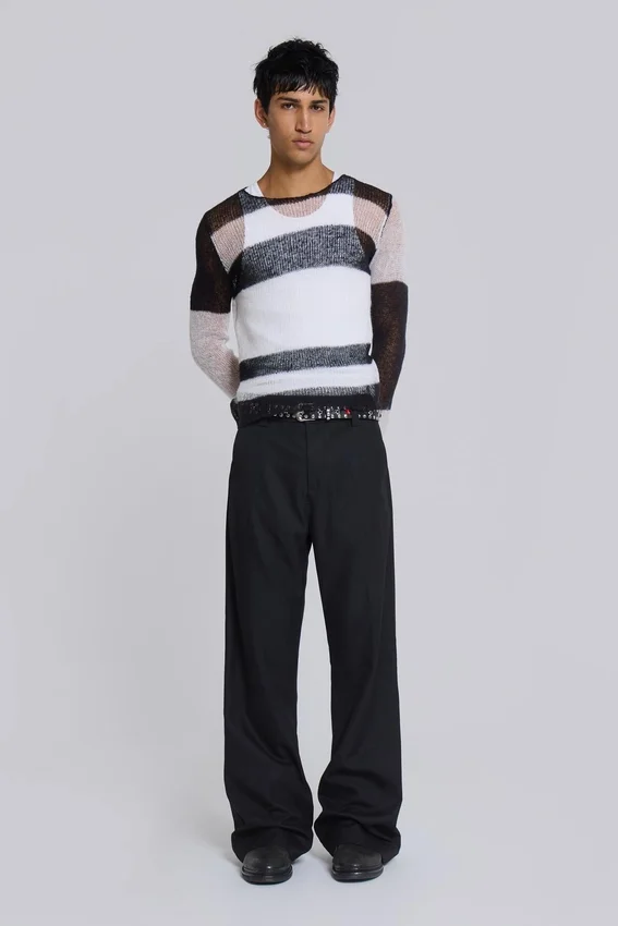 Schwarze Anzughose mit Bootcut und gestuftem Saum