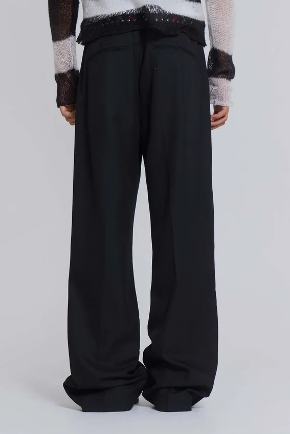 Schwarze Anzughose mit Bootcut und gestuftem Saum