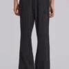 Schwarze Anzughose „Stacked Bootcut“ mit Nadelstreifen