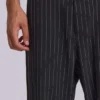 Schwarze Anzughose „Stacked Bootcut“ mit Nadelstreifen
