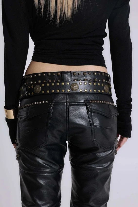 Schwarze „Carbon Black Studded Drift“ Bootcut-Hose