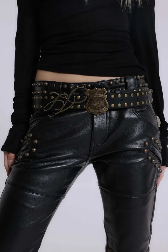 Schwarze „Carbon Black Studded Drift“ Bootcut-Hose