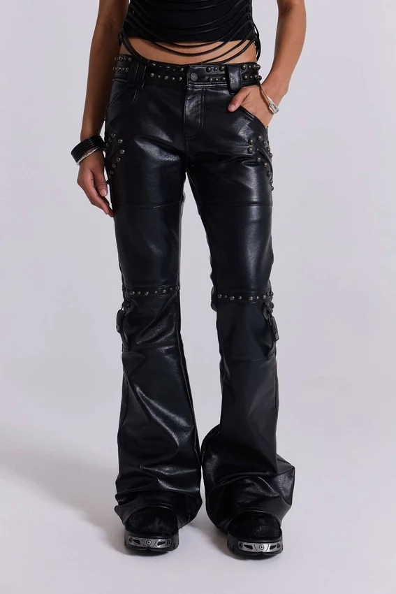 Schwarze „Carbon Black Studded Drift“ Bootcut-Hose