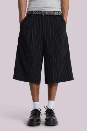 Schwarze Goliath-Baggy-Shorts mit Nadelstreifen