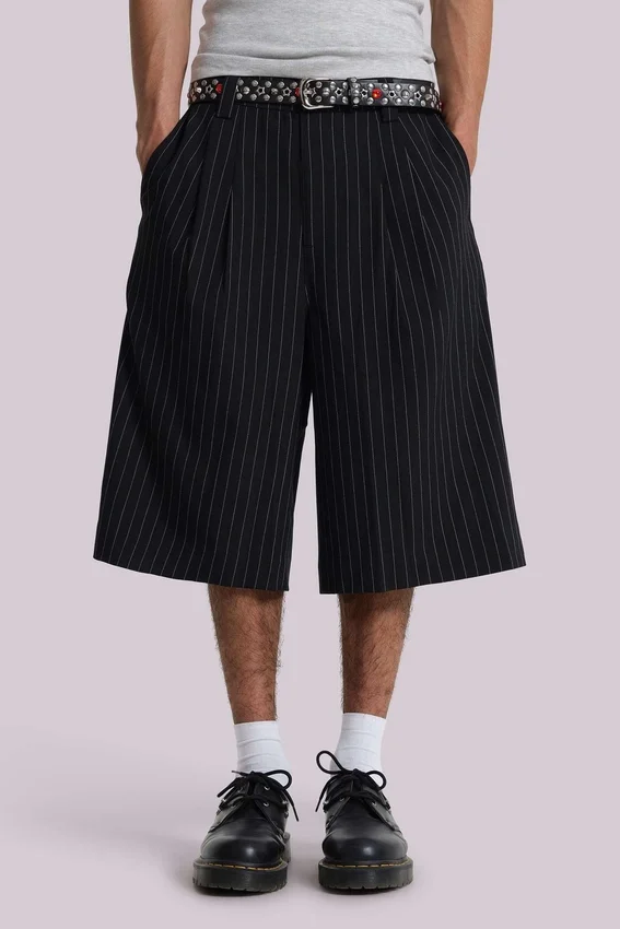 Schwarze Goliath-Baggy-Shorts mit Nadelstreifen